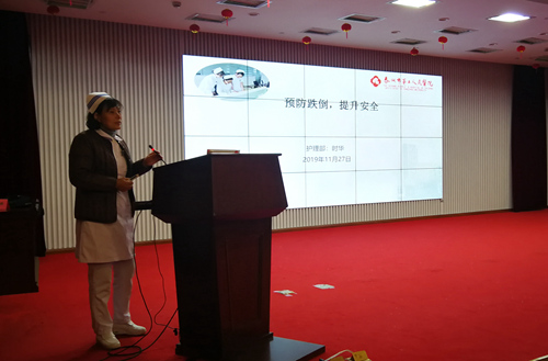 泰州二院组织“预防跌倒  提升安全”专题培训 (2)_副本.jpg