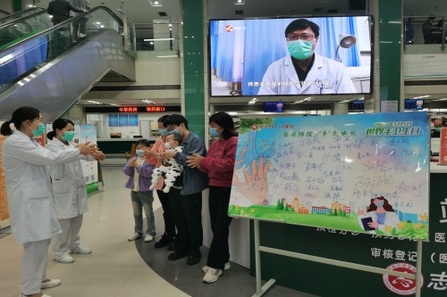 20240505泰州二院开展2024年“世界手卫生日”系列宣传活动_副本.jpg 20240505泰州二院开展2024年“世界手卫生日”系列宣传活动_副本.jpg